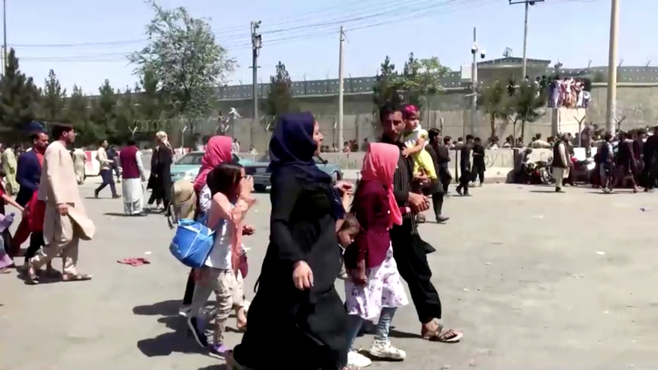 Hundreds of locals gather outside Kabul airport, Afghanistan. Credit: Reuters Photo