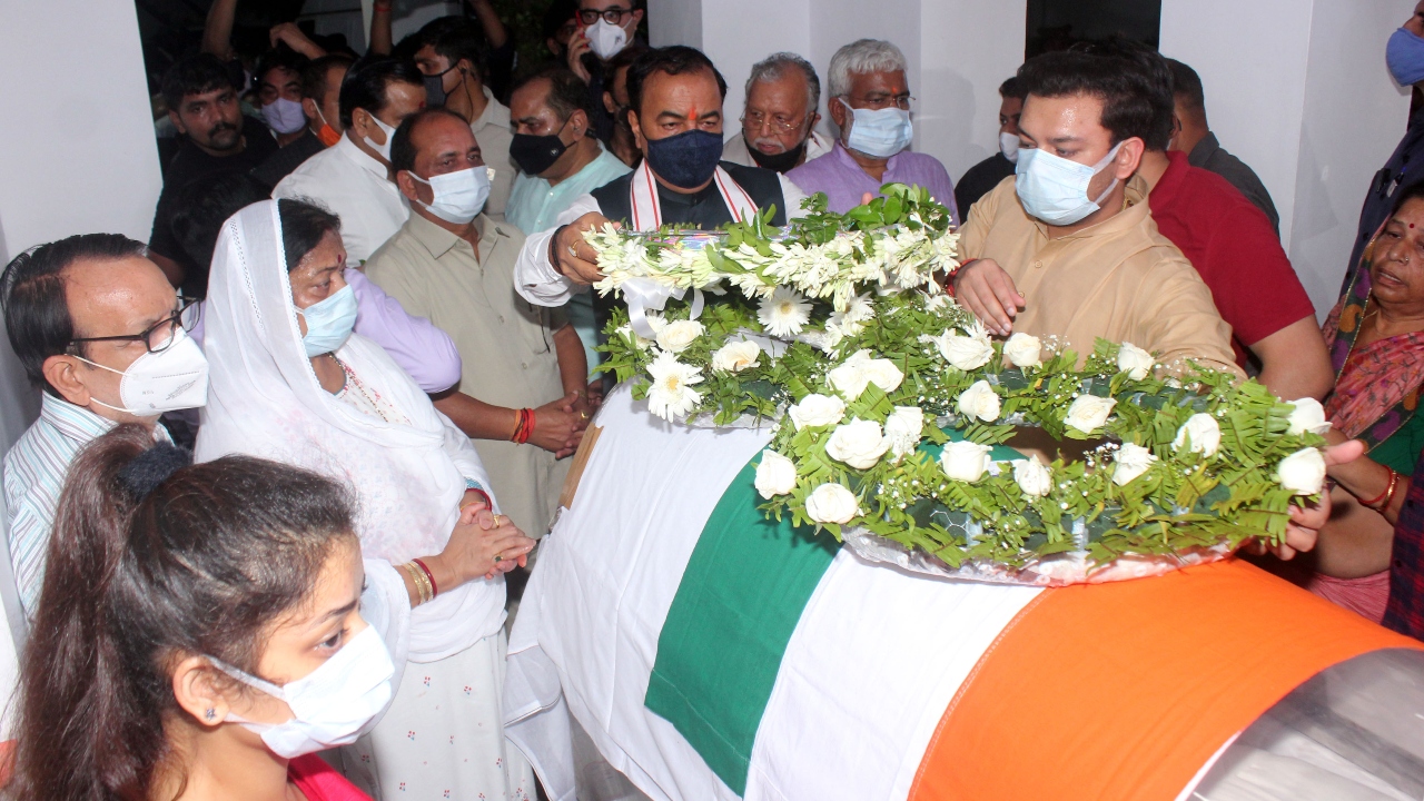 Uttar Pradesh Deputy Chief Minister Keshav Maurya pays last respect to former Rajasthan Governor Kalyan Singh, in Lucknow. Credit: PTI Photo