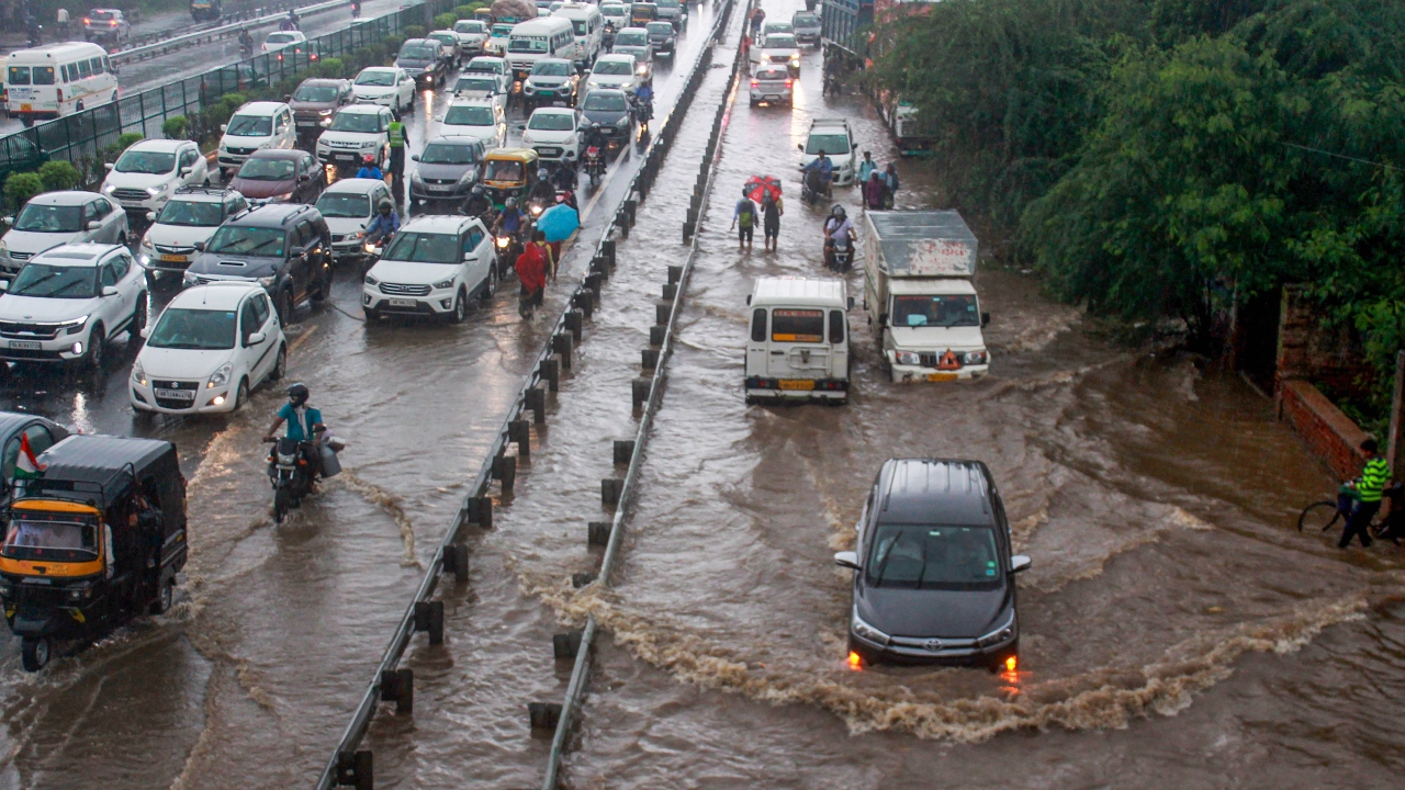 Heavy rain batters Delhi, waterlogging in many parts of city