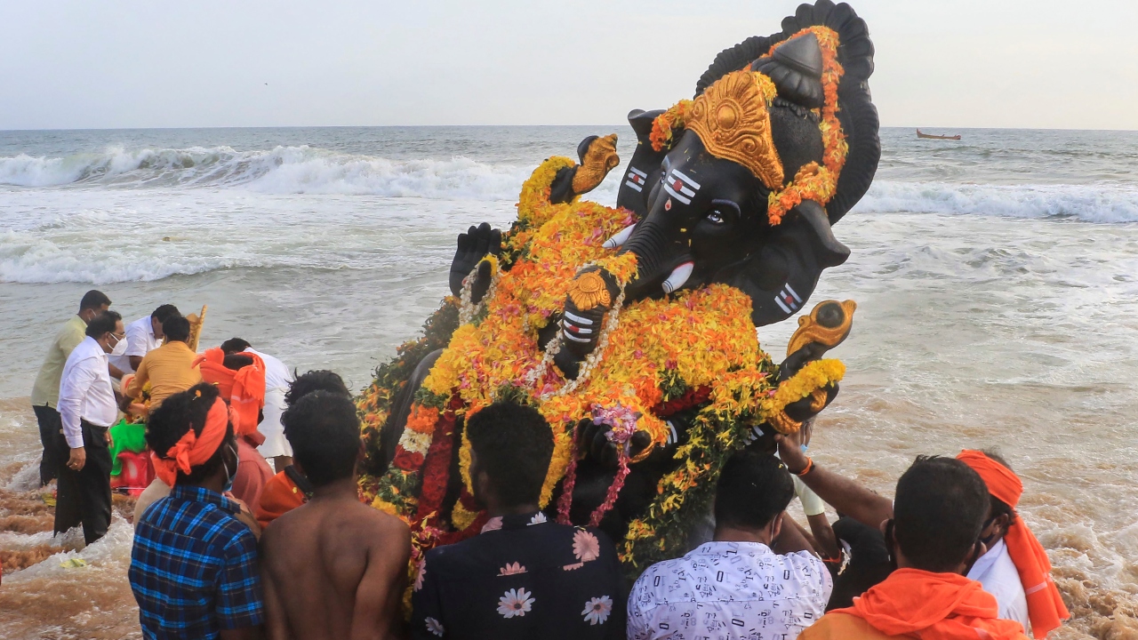 Devotees immerse an idol of Lord Ganesh at Shanghumugham beach during the Ganesh Chaturthi celebration, in Thiruvananthapuram. Credit: PTI Photo