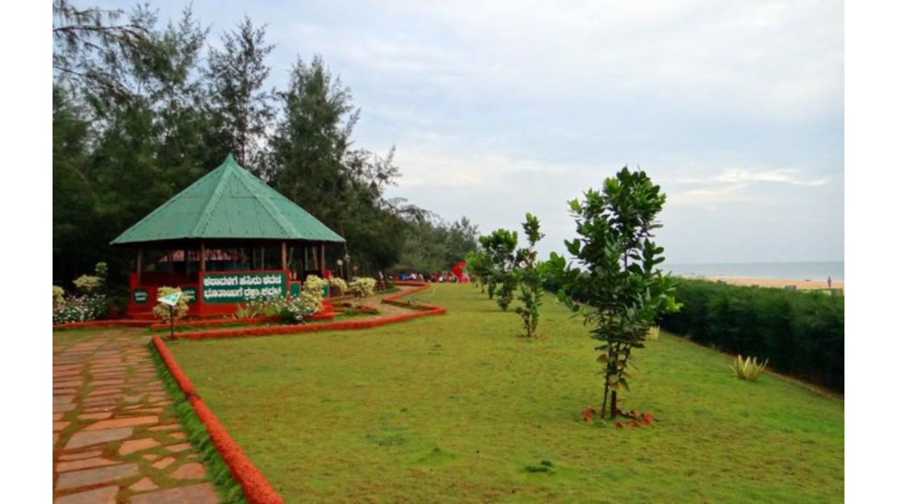 Kasarkod beach, also known as 'Eco beach' is Karnataka's famous eco-friendly picnic spot. Credit: Twitter/@PBNS_India