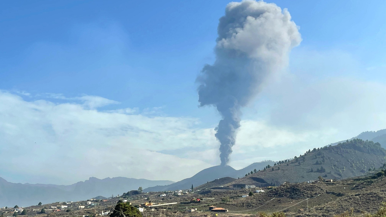 Experts said the vapours were only dangerous to those in the immediate area, with the authorities setting up a two-kilometre (1.2-mile) exclusion zone to head off curious onlookers. Credit: AFP Photo