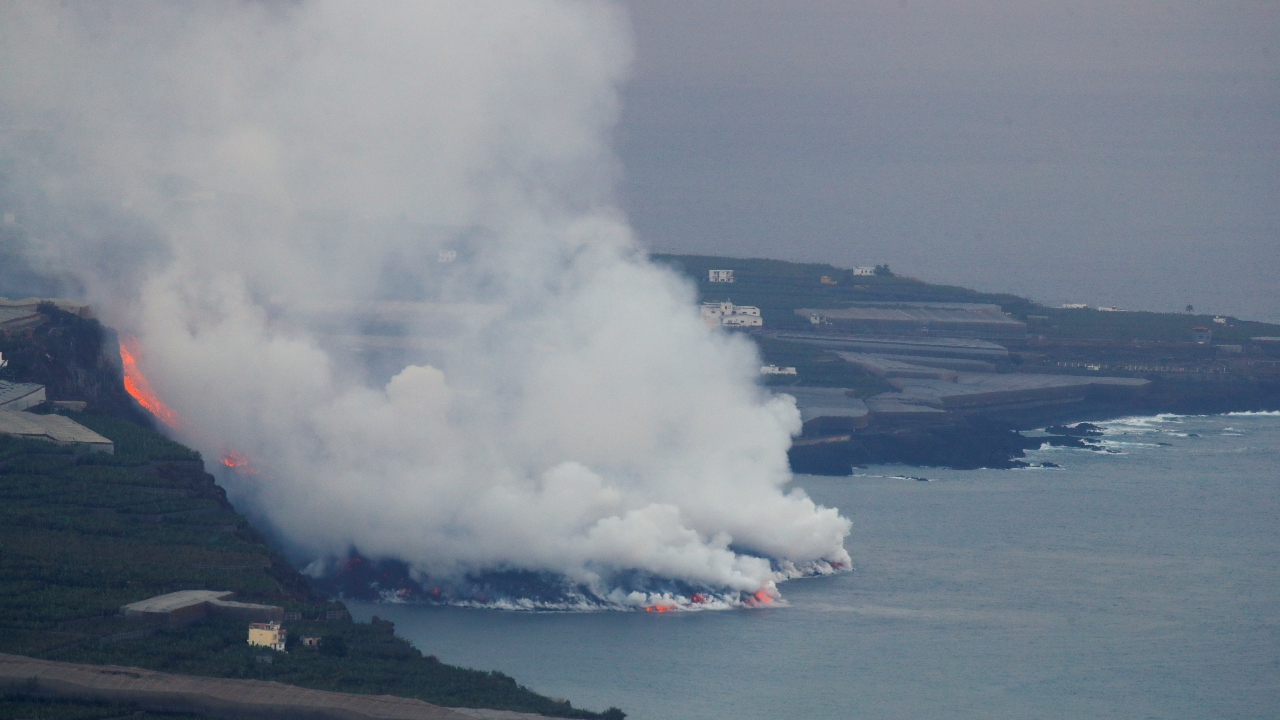 No deaths or serious injuries have been reported from the island's first eruption in 50 years, thanks to the prompt evacuations of over 6,000 people in the first hours after the earth cracked open following weeks of tremors. Credit: Reuters Photo