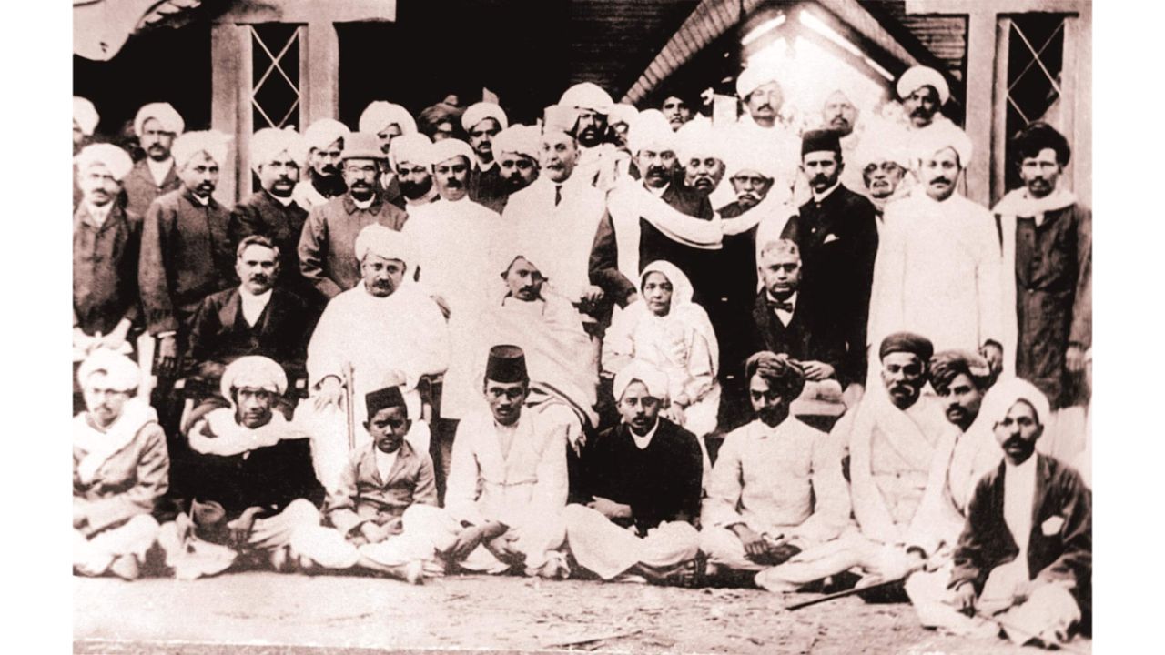 At a reception in Jetpur, Saurashtra. Credit: www.gandhi.gov.in