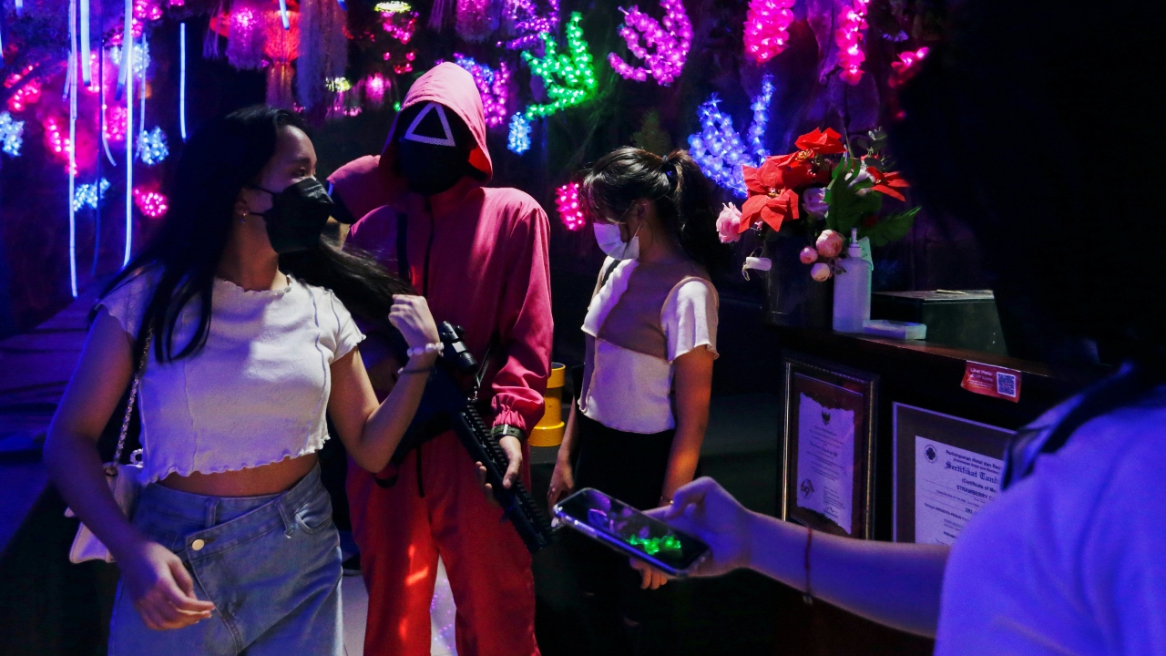 This eatery also allows customers to get a discount when they play this game at a café in Jakarta. Credit: Reuters Photo