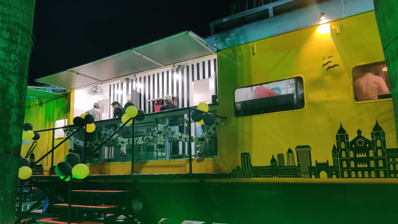 The interior of the restaurant has been decorated in such a way that passengers, as well as the public, can enjoy the experience of dining in a rail-themed setting. Credit: Twitter/@Central_Railway