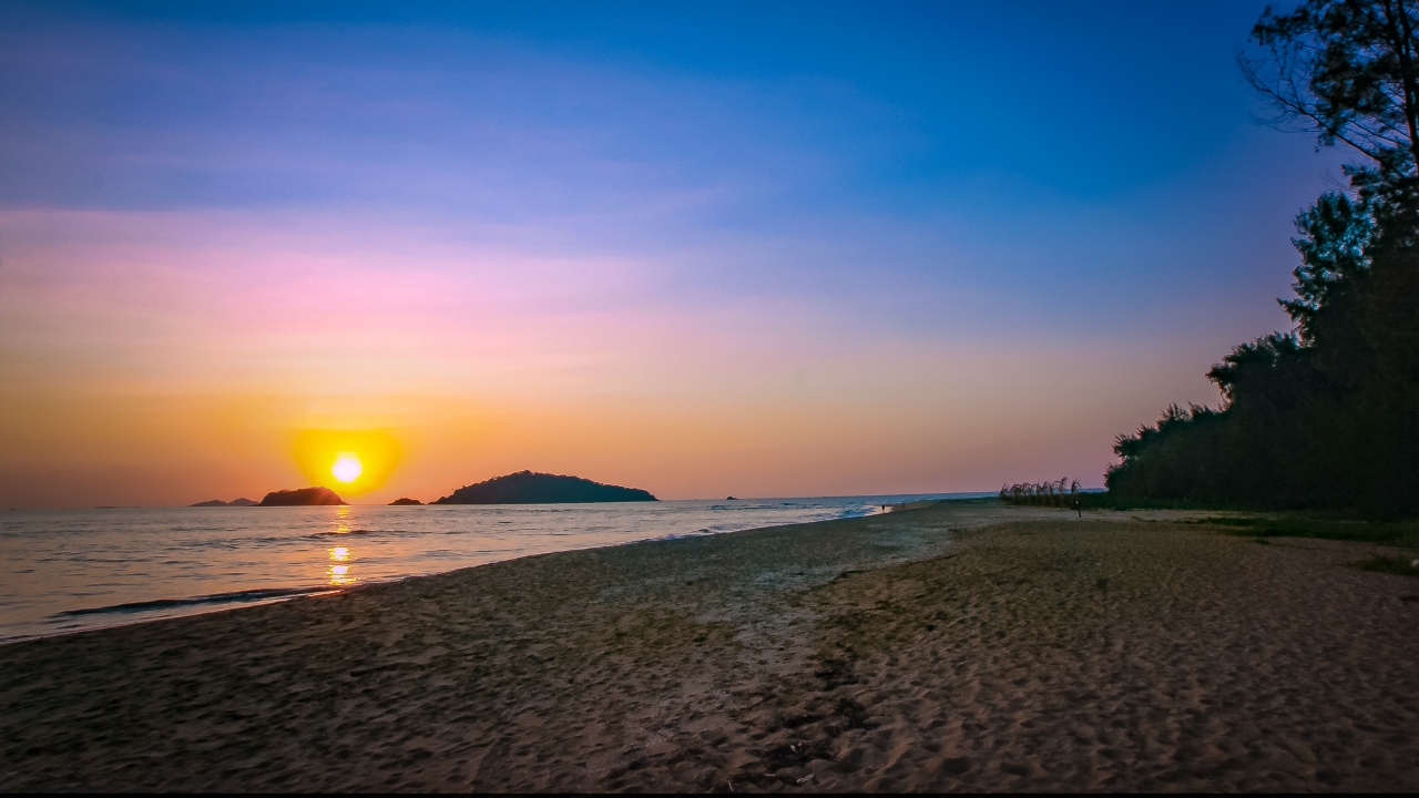 Devbagh Beach - Uttara Kannada district's top tourist destination, this beach is a popular hub for beach lovers. Credit: DH Photo