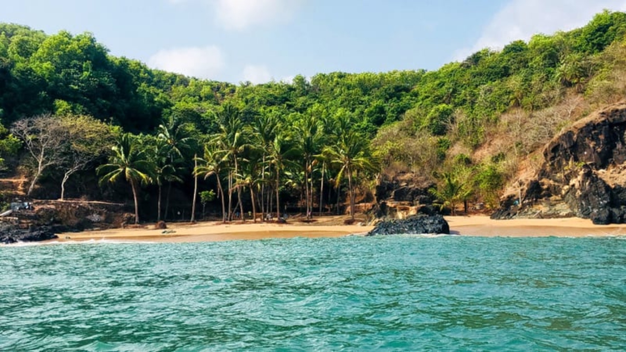 Half-Moon Beach - The name of the beach is derived from its shape like a half-moon, this place is one of the most attractive tourist destinations in Gokarna. Credit: Twitter.@ItsmeSanchita