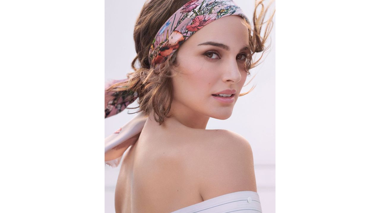 Hollywood star Natalie Portman enrolled herself at Harvard University in 1999 and earned a degree in psychology. In one of the media interviews, she said