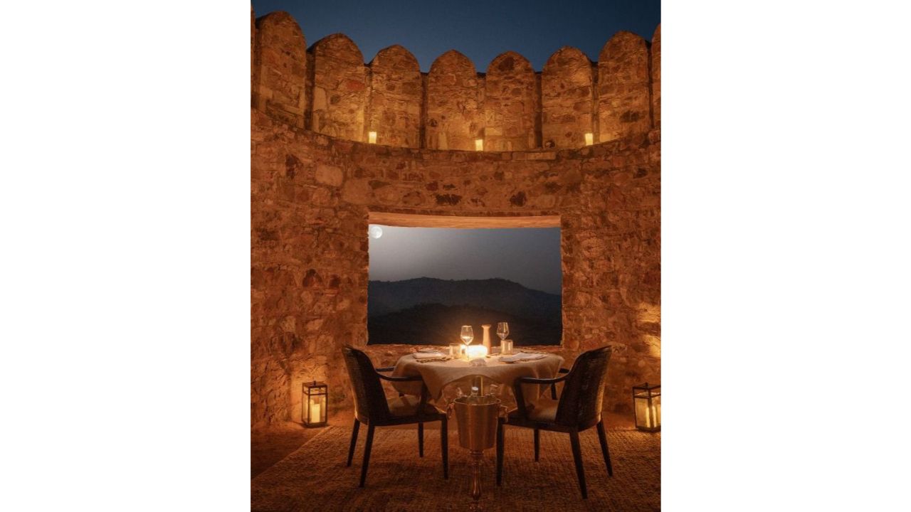 Both the suites have private swimming pools and gardens attached to them, while the windows open to a grand view of the Aravali hills.