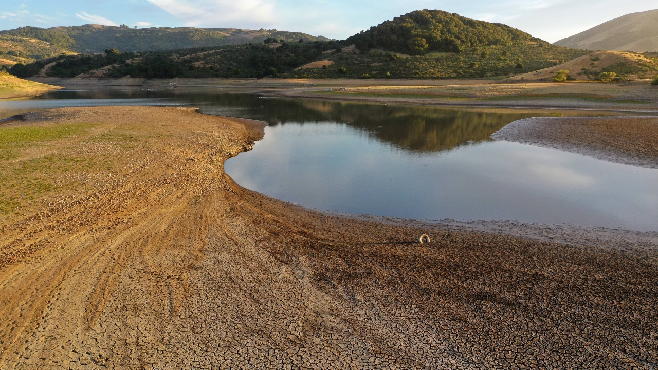 Most of the western United States was gripped by a drought in June that emerged in early 2020. The government even imposed restrictions to refrain from washing cars at home, refilling pools and watering lawns once a week. Even the Hoover Dam reservoir hit an all-time low. Credit: AFP Photo