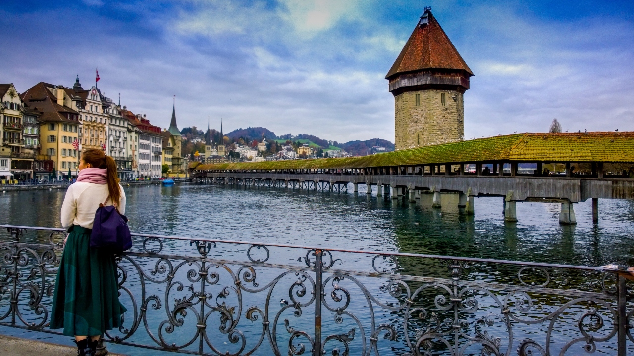 6 | Switzerland, United States, United Kingdom, Norway and Belgium | Free access to 186 destinations. Credit: Pexels/Bhuwan Dhingra