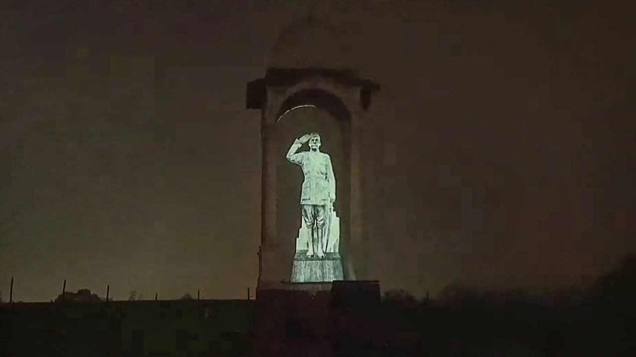 PM Modi unveils Netaji hologram statue at India Gate; See Pics