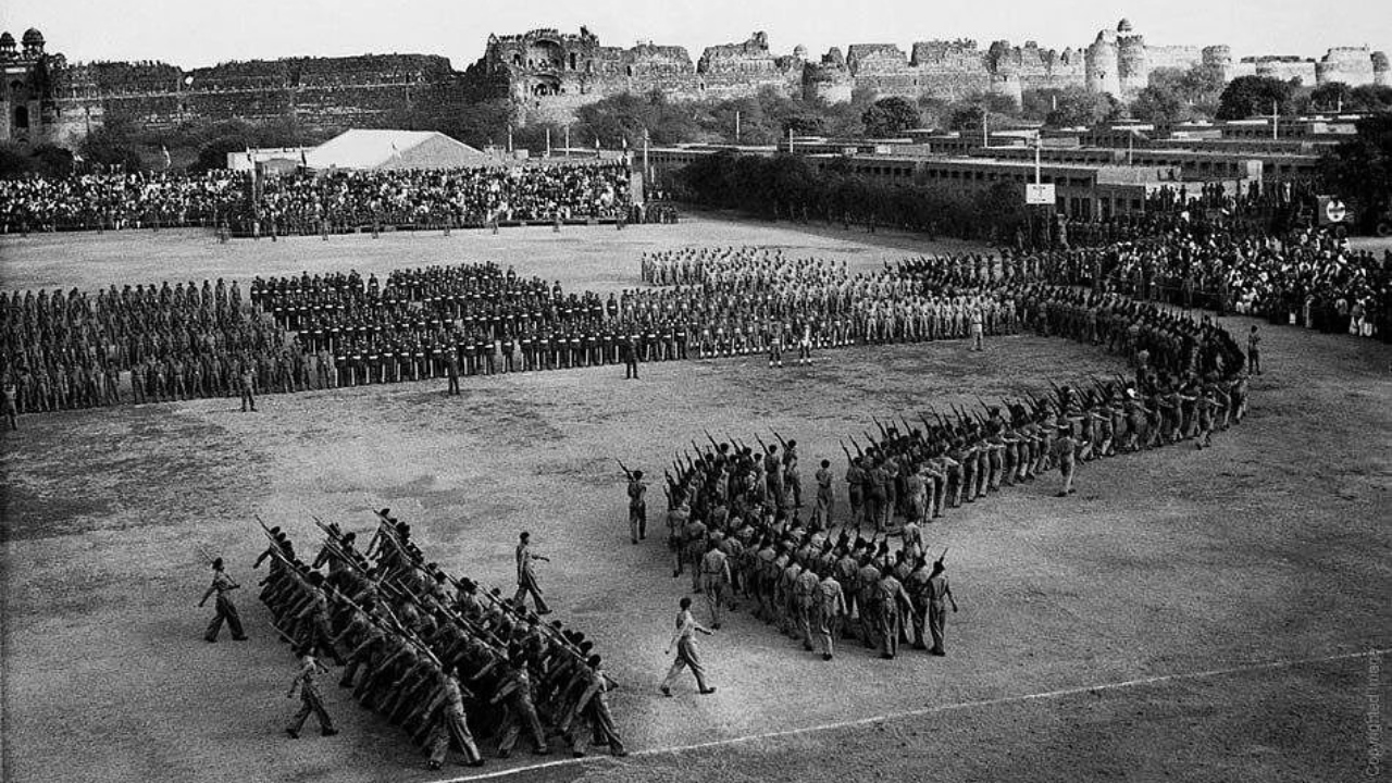 The first Republic Day Parade outside 16th century Old Fort in New Delhi in 1950. Credit: Facebook/Rajeev Chandrasekhar