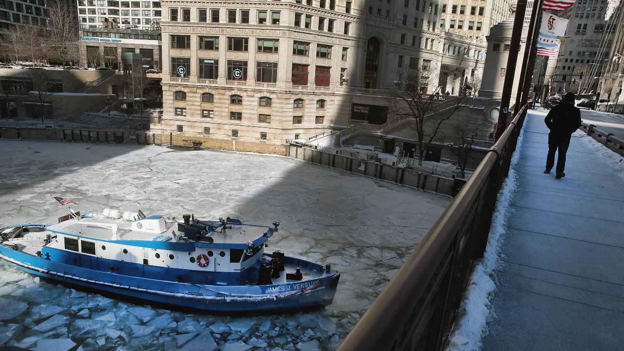American Midwest is reeling under extreme cold wave that has brought down the mercury levels much lower than Antarctica. Credit: AFP Photo