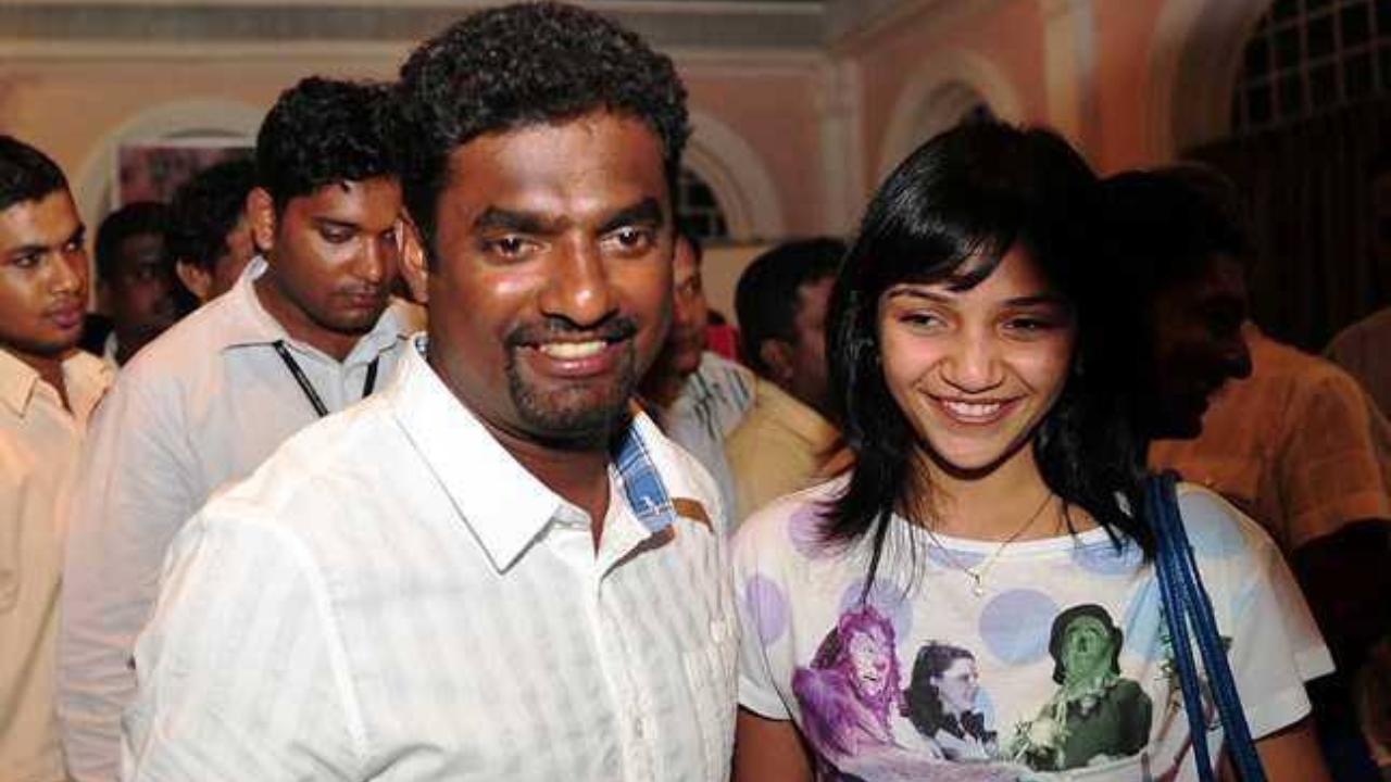 Sri Lankan spin legend Muttiah Muralitharan married Madhimalar Ramamurthy in a traditional Tamilian wedding in Chennai on 21st March, 2005 in Chennai. Credit: Facebook/@IndianCricketLoverzz