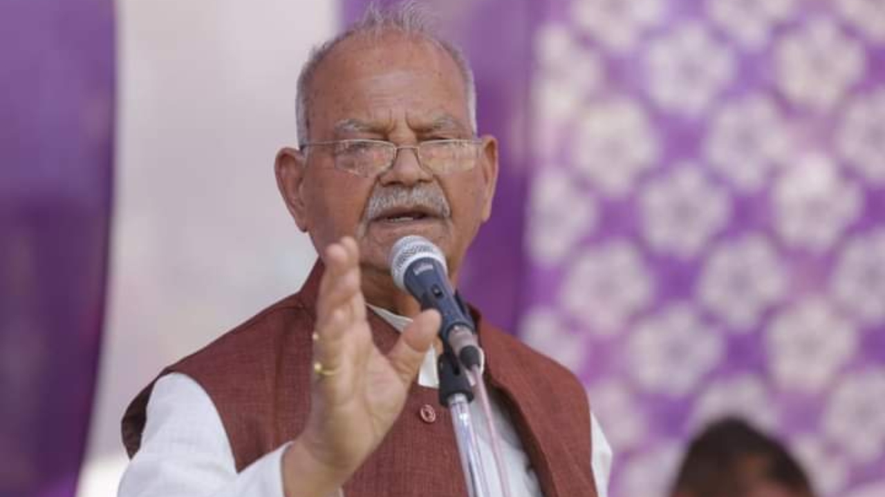 Sukhram: Former union telecom minister Sukhram was sentenced to jail and fined Rs 4 lakh in the 1996 telecom scam case. Credit: Twitter/@KesariDhwaj