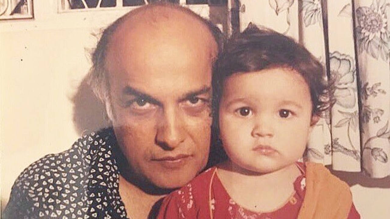 Alia and father Mahesh Bhatt striking an animated pose. Credit: Instagram/aliaabhatt