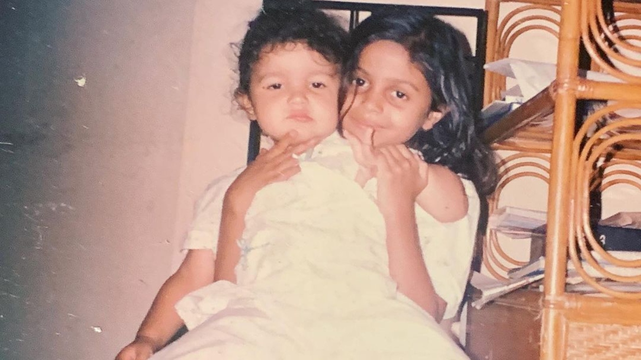 A cute-looking Alia posing with sister Shaheen. Credit: Instagram/shaheenb