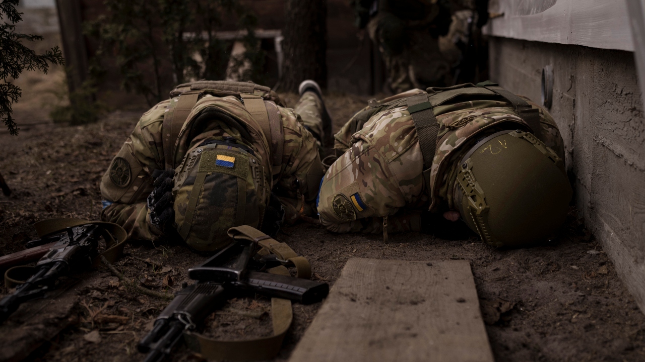 Ukrainian soldiers take cover from incoming artillery fire in Irpin, the outskirts of Kyiv. Credit: AFP Photo