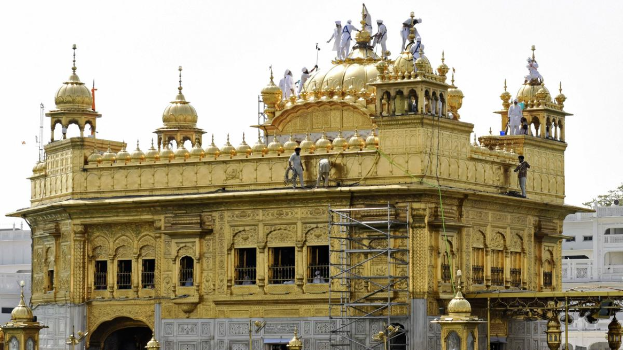 Volunteers of Guru Nanak Nishkam Sewak Jatha from Birmingham, clean the gold plating of the Golden Temple in Amritsar. Credit: AFP Photo