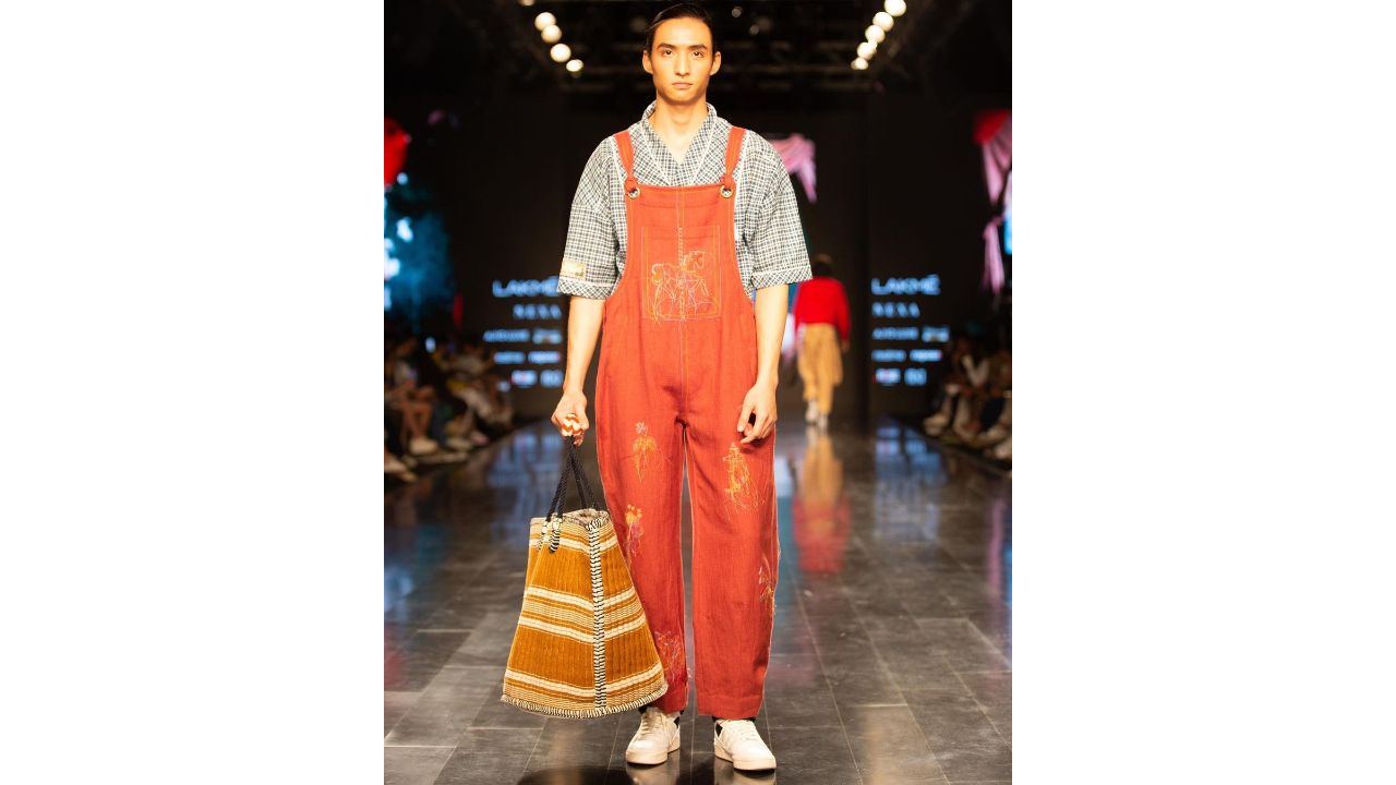 Khanijo’s collection was dedicated to craftsmanship, handlooms, indigenous embroideries and artisanal textiles. Credit: Instagram/lakmefashionwk