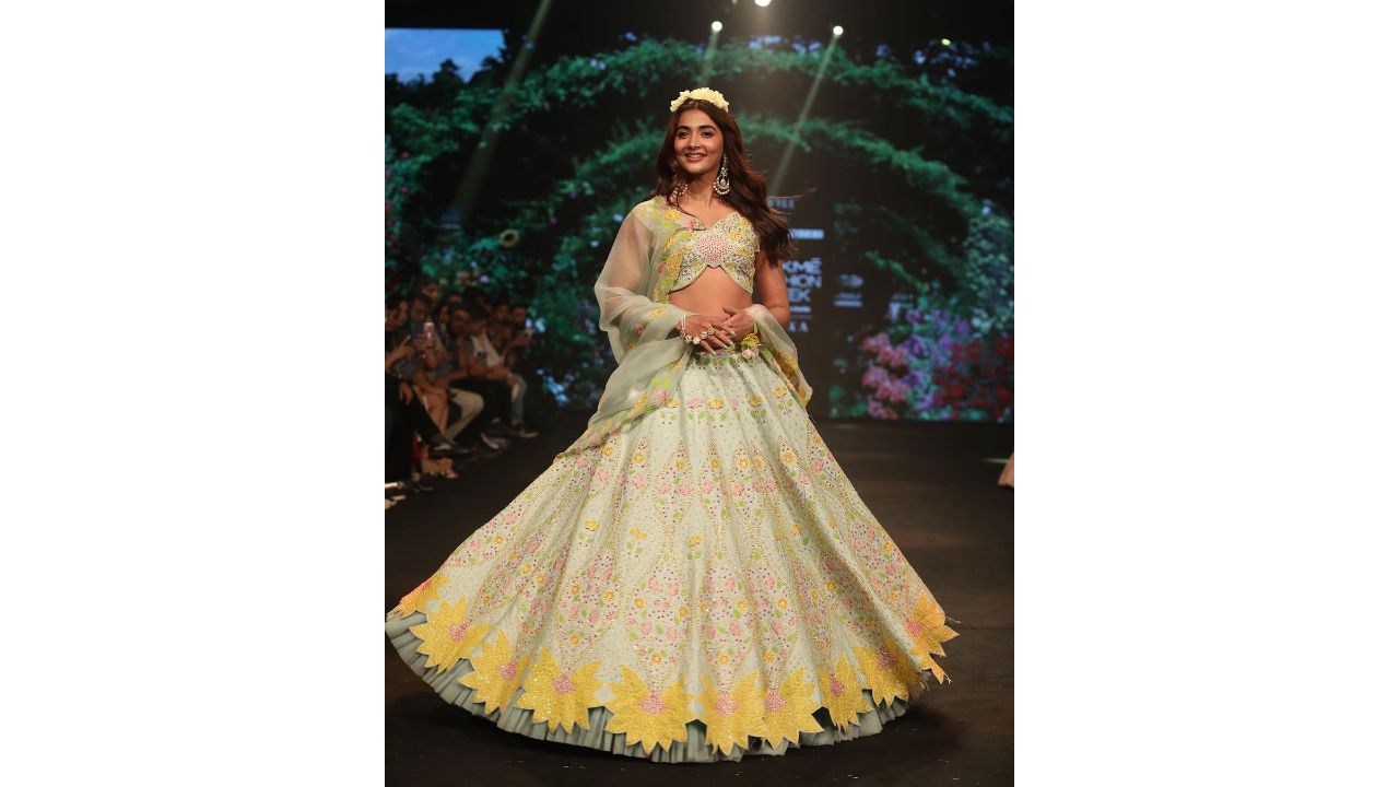Pooja Hegde closed the show for Keerthi Kadire at FDCI x Lakme Fashion Week. Credit: Instagram/lakmefashionwk