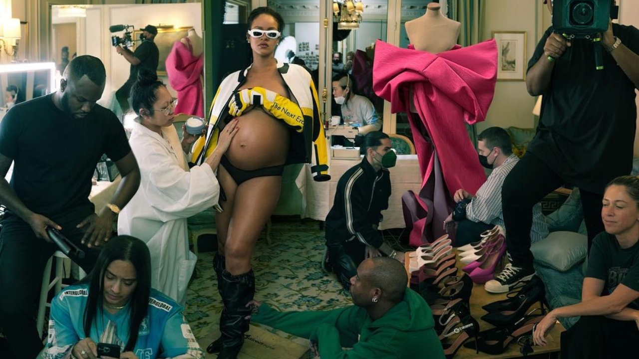 These amazing photos have been shot by ace celebrity photographer Annie Leibovitz. Credit: Instagram/badgalriri