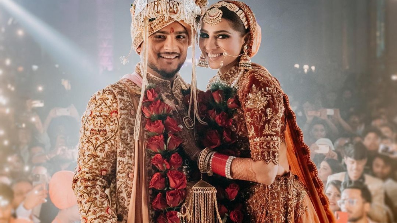The wedding was graced by several celebrities including Vilen, Akshara Singh and Shefali Bagga among others. Credit: Dipak Studios