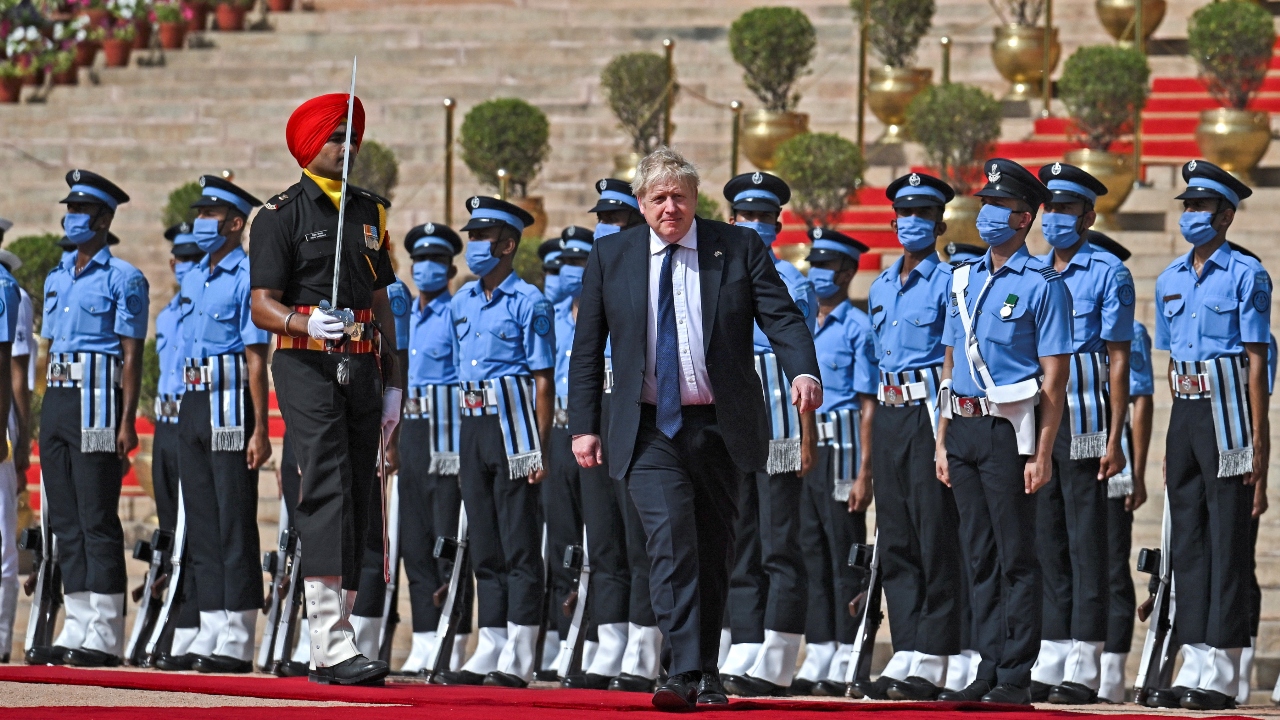 UK PM was accorded a ceremonial welcome at the forecourt of the Rashtrapati Bhavan. Credit: Reuters Photo