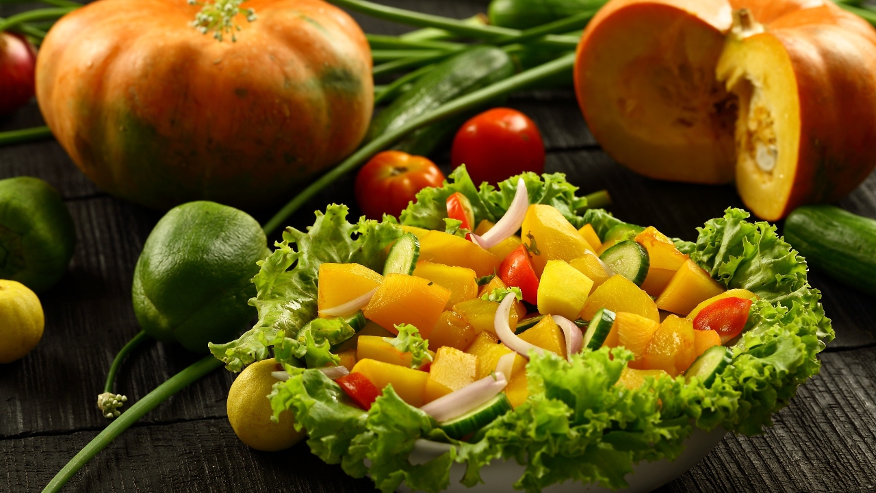 Cutting carbs: This is one of the easiest and most followed trends by the ones who want to shed weight in a quick session. Cutting carbs wipe out the glycogen stored in muscles, resulting in weight loss in a short period. Credit: Getty Images