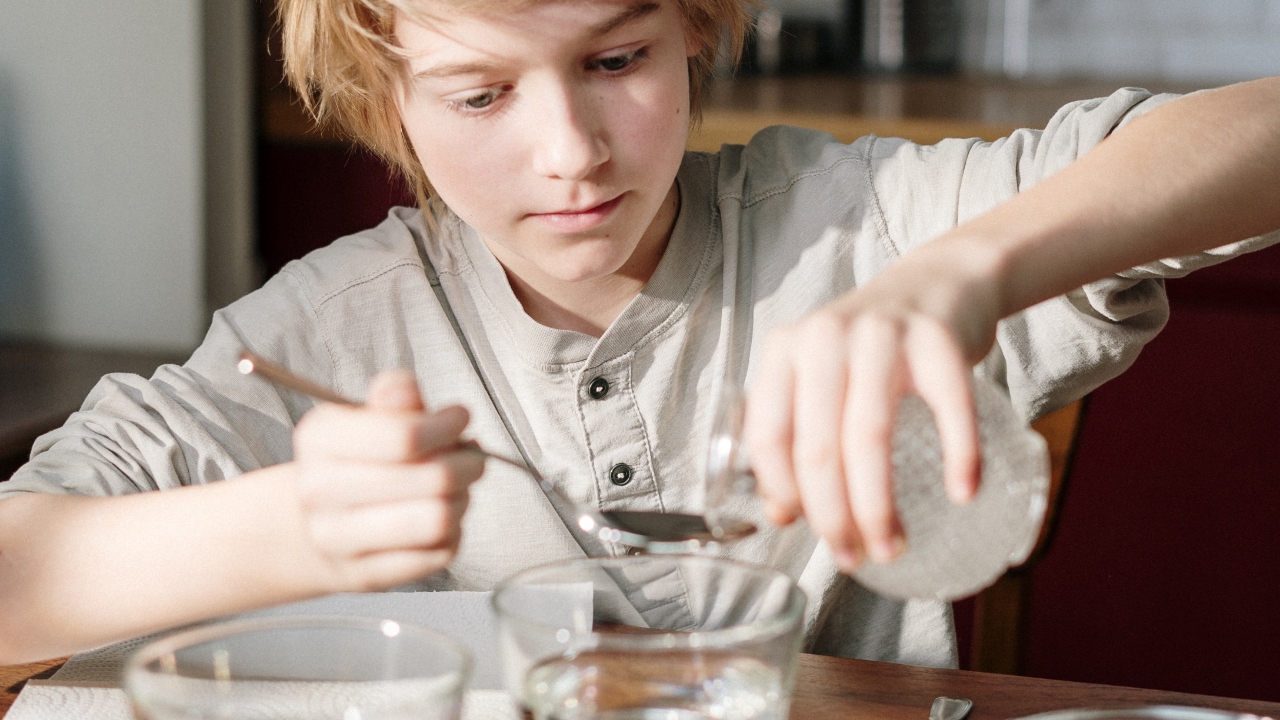 Vinegar can be used for dissolving rust, cleaning stiff paintbrushes and other stains. Credit: Pexels/Cottonbro