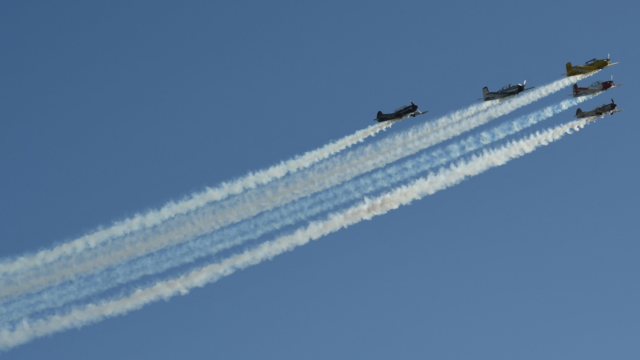 Airplanes were also seen performing stunts during the world premiere of