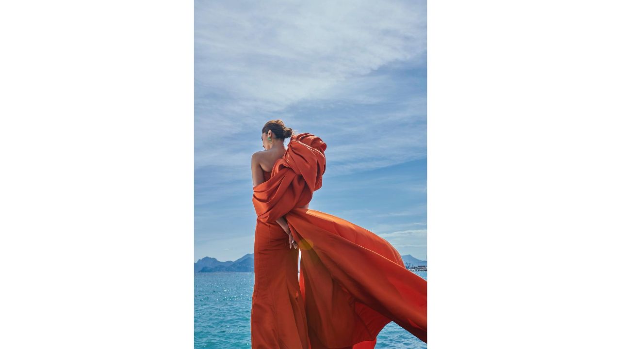 Deepika looked like a vision to behold in an orange frill gown. Credit: Instagram/deepikapadukone