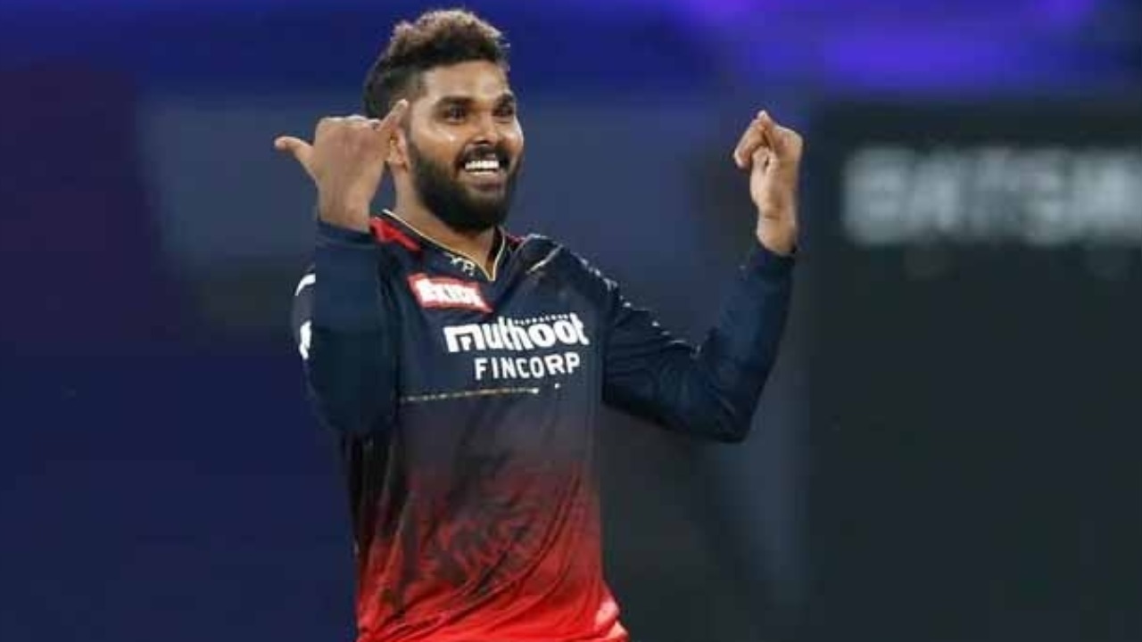 Rank 2 | Wanindu Hasaranga (RCB) | Wickets: 26 | Matches: 16 | Economy: 7.54