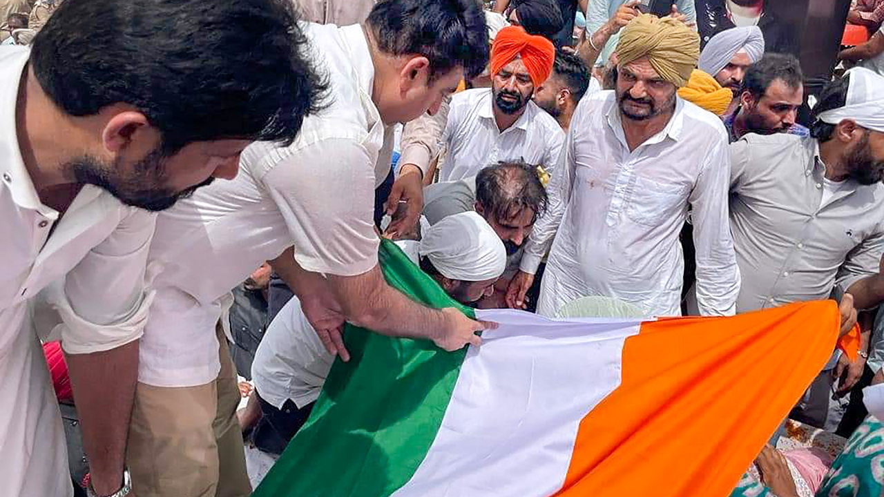 Relatives of Moosewala mourn during his last rites, in Mansa, Punjab. Credit: PTI Photo