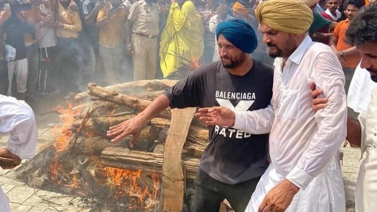 Emotional Moosewala's father after igniting the pyre. Credit: Special Arrangement