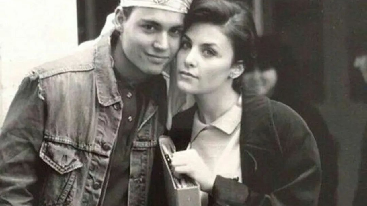 Sherilyn Fenn – Depp met Fenn during the filming of Dummies in 1985. Love blossomed between the two and the duo dated for nearly three years. Even it was reported that the duo even got engaged in a hush-hush ceremony. However, the couple split up the following year citing personal reasons. Credit: Instagram/moonlit.sonnets
