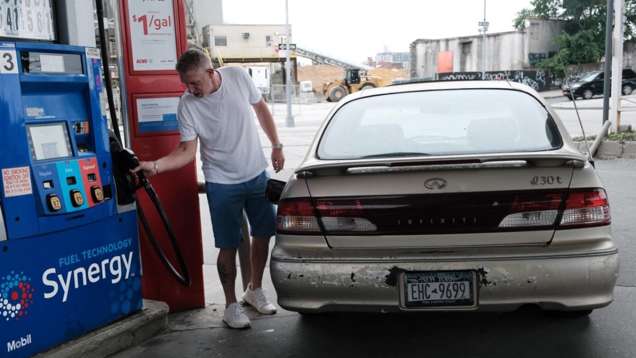 A man fills his car up with gas at a Brooklyn station on June 01, 2022 in New York City. Credit: AFP Photo