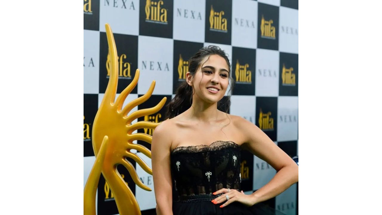 Sara Ali Khan wowed all in black gown at IIFA Rocks 2022. Credit: IIFA