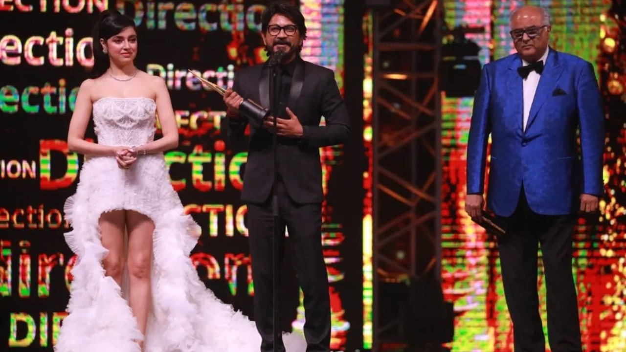 Filmmaker Vishnuvardhan won the Best Director award for the masterpiece 'Shershaah'. Credit: IIFA
