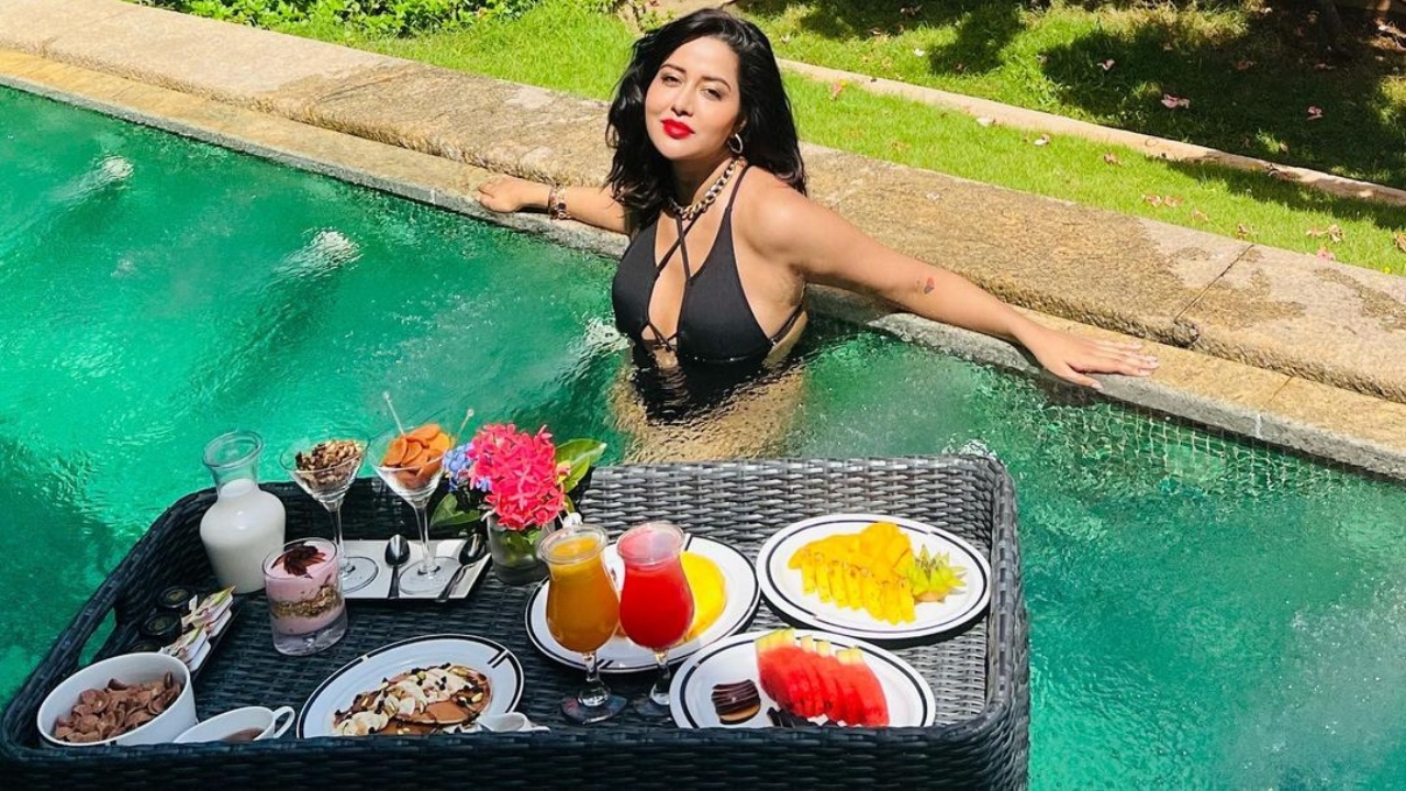 Raiza enjoying the poolside breakfast. Credit: Instagram/@raizawilson