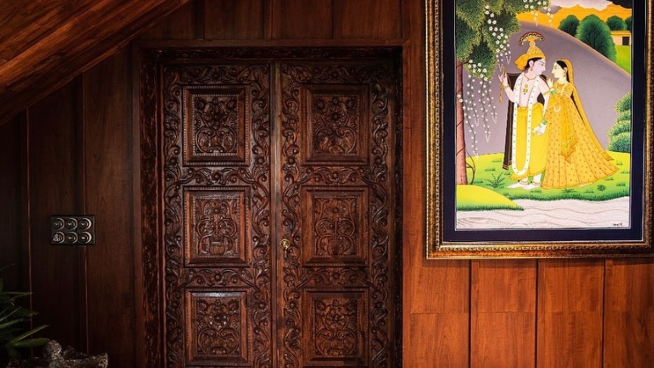 Kangana has used traditional Himachali paintings, weaves, rugs, embroideries and wooden karigiri for the interiors. Credit: Instagram/kanganaranaut