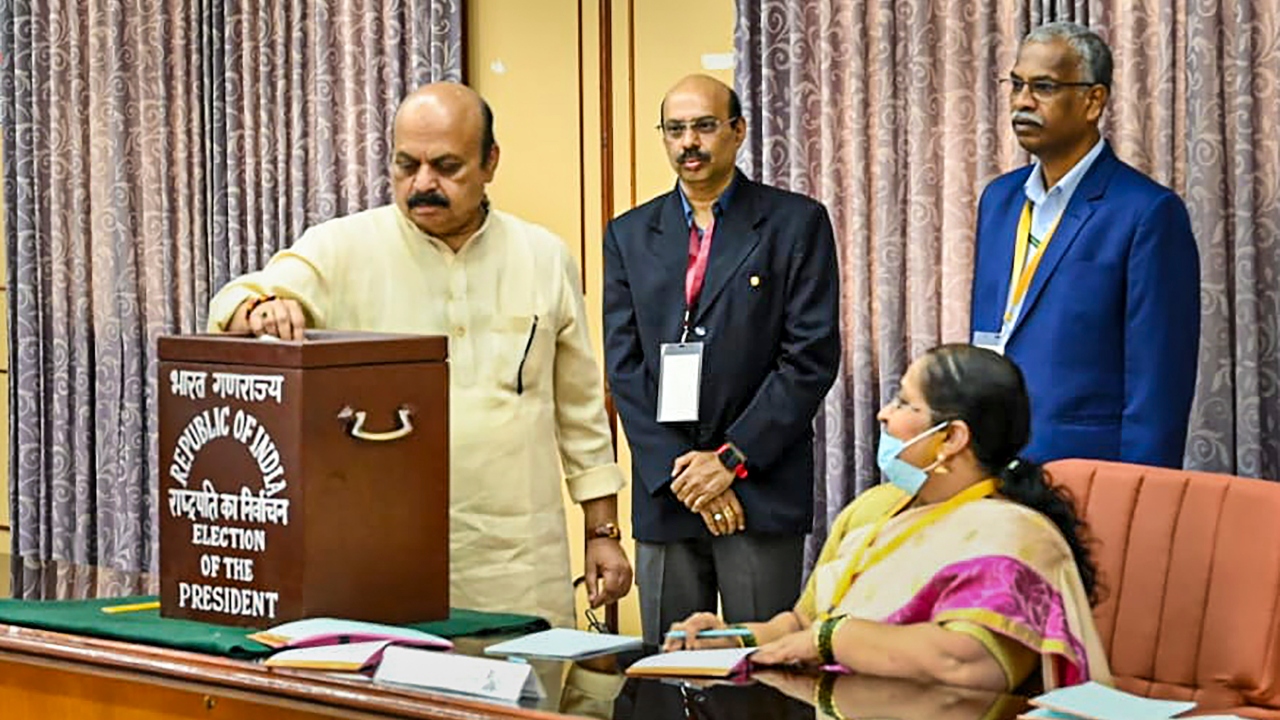 Karnataka Chief Minister Basavaraj Bommai casts his vote for the election of the President, at Vidhana Soudha in Bengaluru. Credit: CMO Karnataka