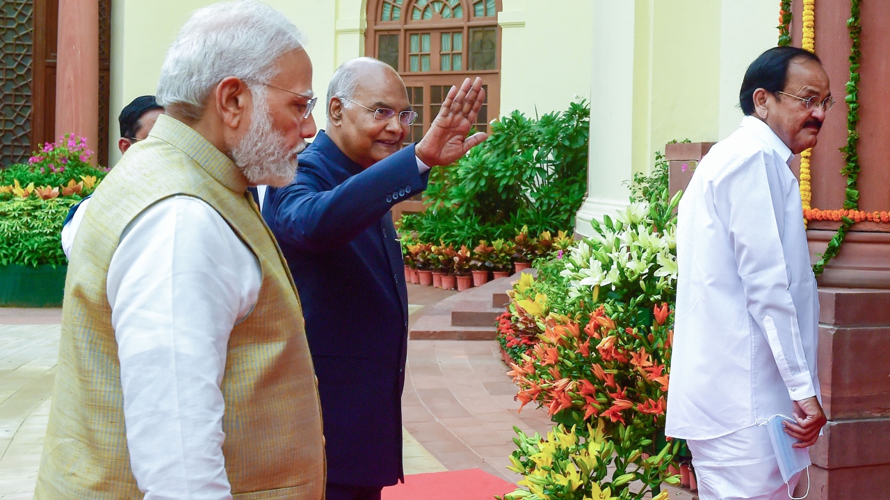 Outgoing President Ram Nath Kovind, Vice President Venkaiah Naidu and Prime Minister Narendra Modi during a ceremonial procession to attend the farewell function of the outgoing president, at Parliament House Complex in New Delhi. Credit: PTI Photo