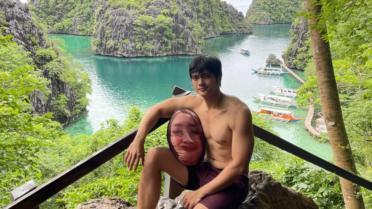 Knowing that he would miss Joanne, he printed a meme-face picture of her which he decided to take with him on the trip. Credit: Facebook/Raymond Tan Fortunado