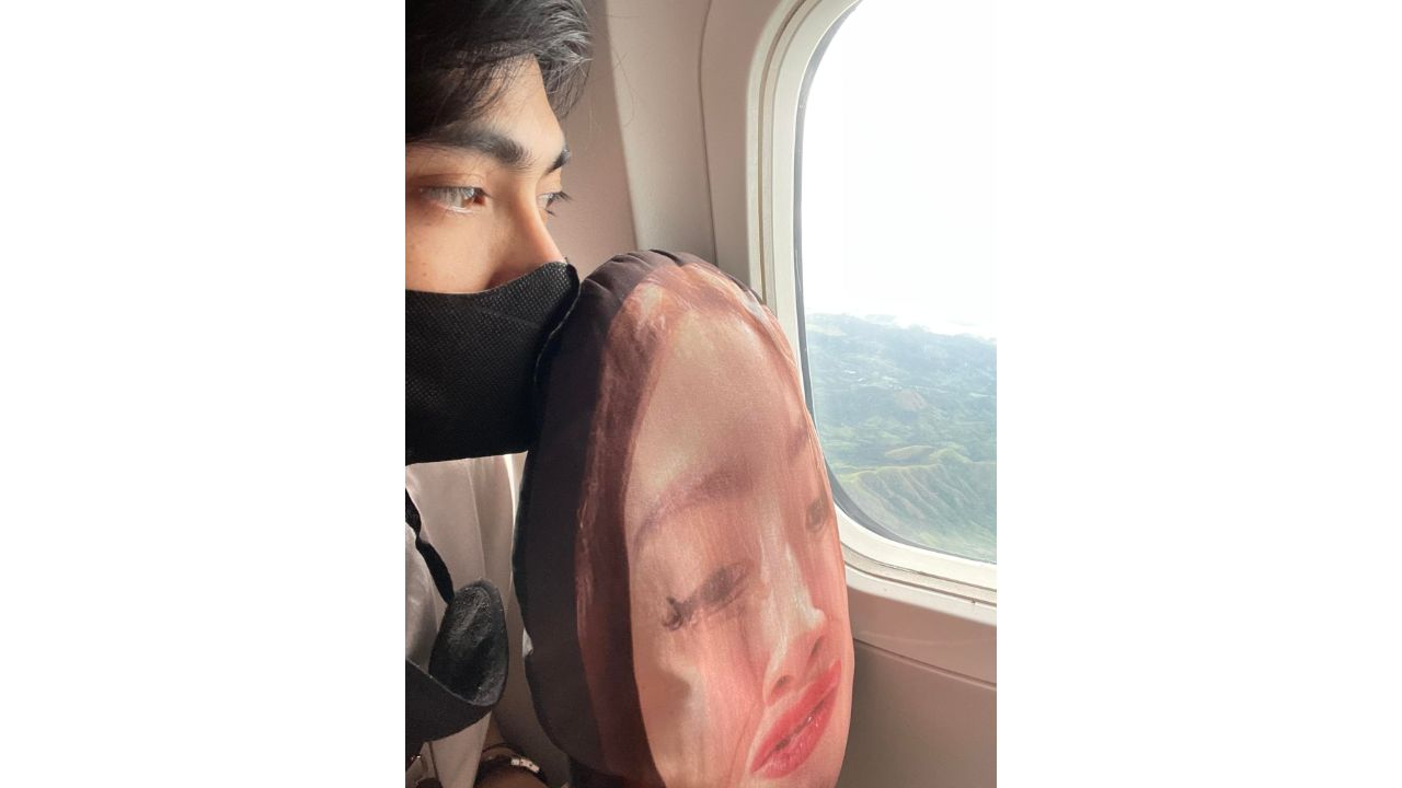 Check out this picture of Raymond on the plane, on his way to vacation. Credit: Facebook/Raymond Tan Fortunado