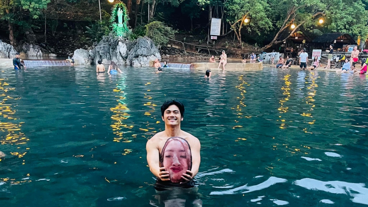 With everything booked and plans set, Raymond decided not to cancel the trip and went ahead with the vacation plans all alone. Credit: Facebook/Raymond Tan Fortunado