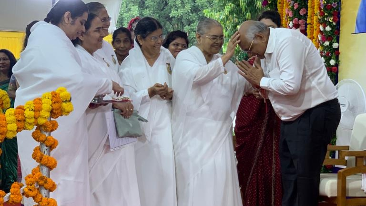 Brahma Kumaris tied rakhis to Gujarat chief minister Bhupendra Patel at his residence on August 11, 2022. Credit: Twitter/@Bhupendrapbjp