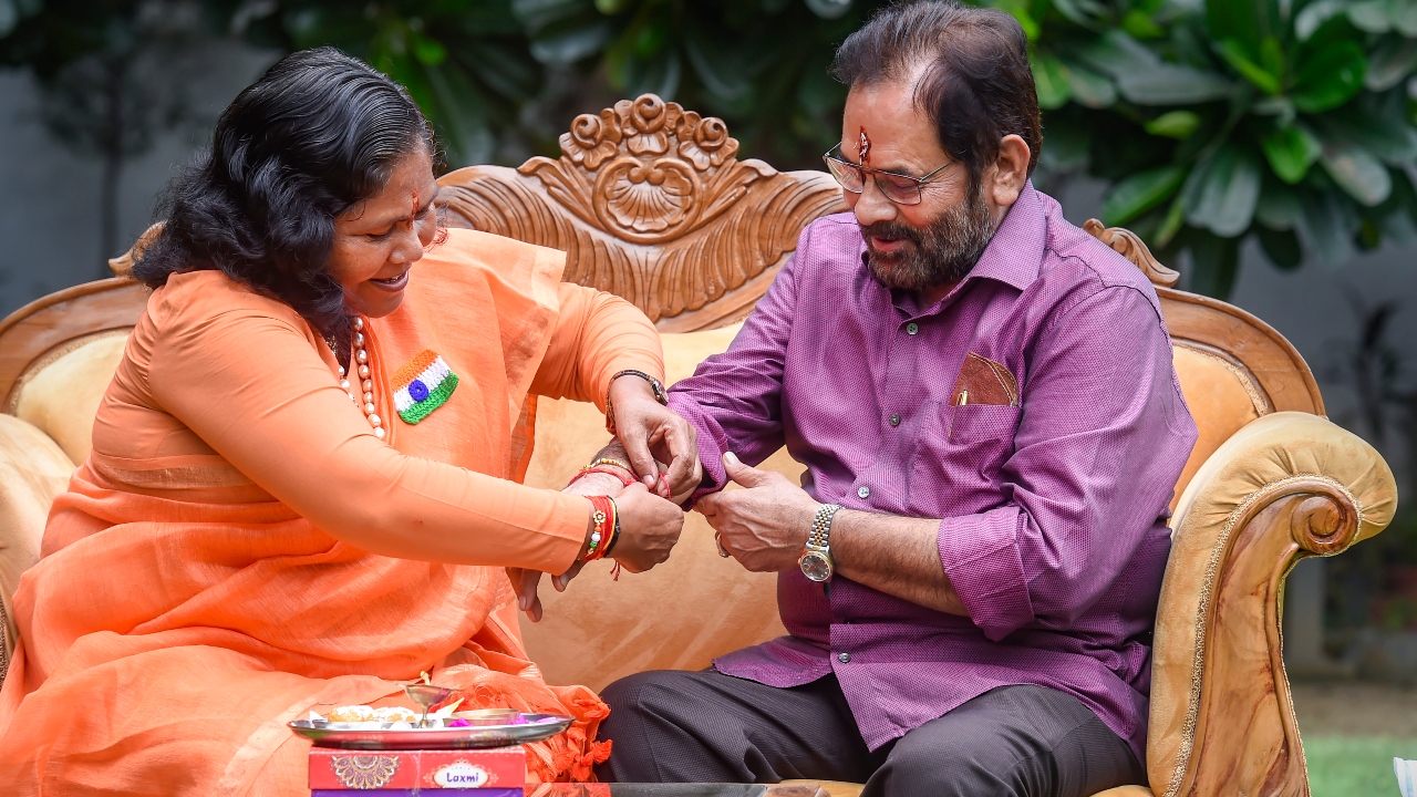 MoS Niranjan Jyoti tied a rakhi to former Union Minister Mukhtar Abbas Naqvi on the occasion of Raksha Bandhan in New Delhi. Credit: PTI Photo